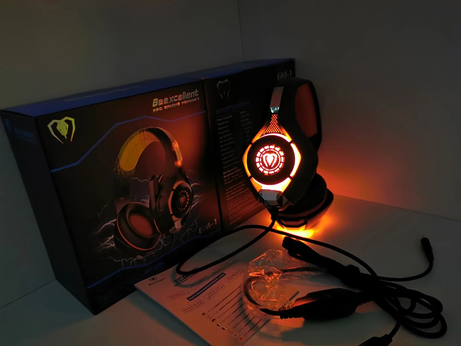 Casque Gamer Filaire avec Microphone – Casque Audio PC Over-Ear, Basse Stéréo 3,5 mm, Micro Anti-Bruit, Lumière LED RVB – Compatible avec PS4, Xbox One, Nintendo Switch, Ordinateur Portable, Téléphone – Série GM